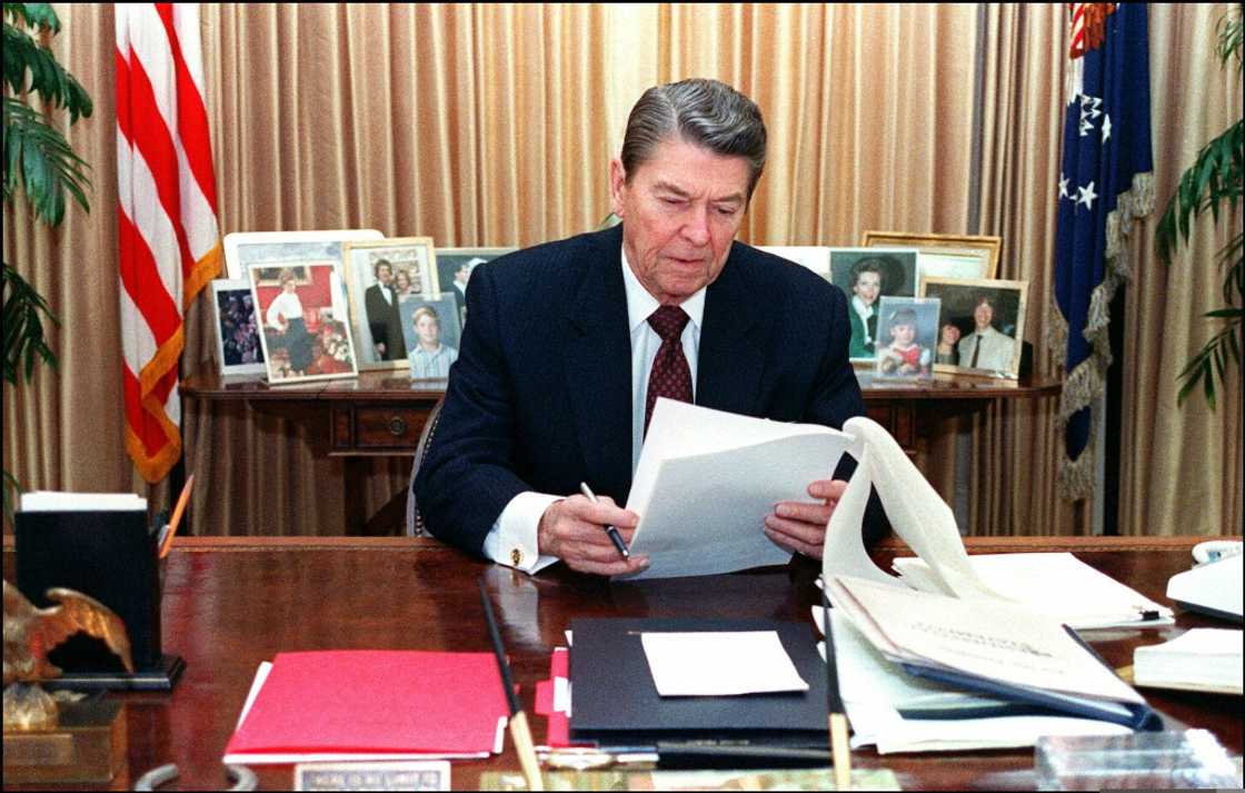 US President Ronald Reagan stunned the world in March 1983 announcing that the US would develop space-base weapons for nuclear superiority, a program dubbed "Star Wars" US President Ronald Reagan stunned the world in March 1983 announcing that the US would develop space-base weapons for nuclear superiority, a program dubbed "Star Wars"