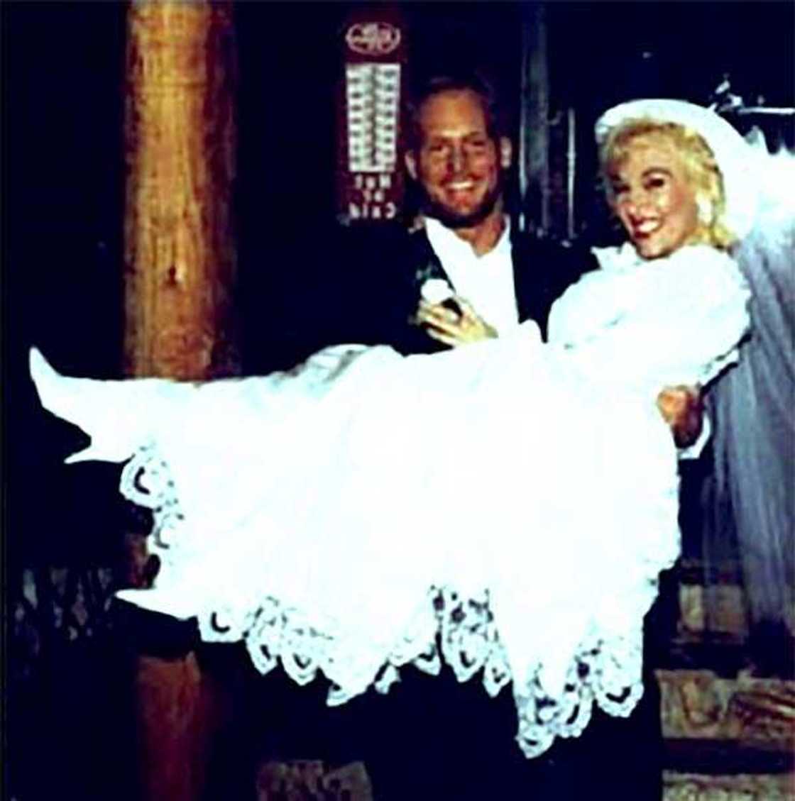 Stone cold Steve Austin's spouse Stone cold Steve Austin's spouse