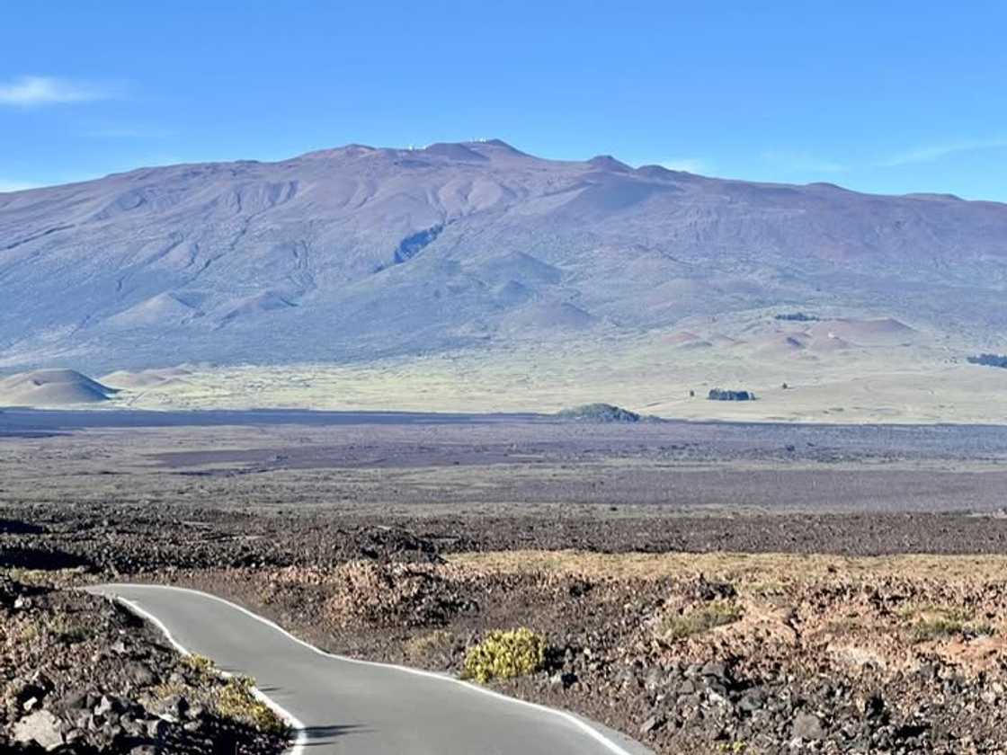 A photo of Mauna Kea from end to end. A photo of Mauna Kea from end to end.