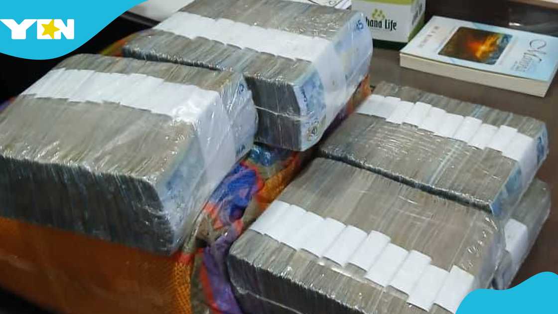 Police Return GH¢85,000 Cash Found On Techiman-Kumasi Highway To Owner