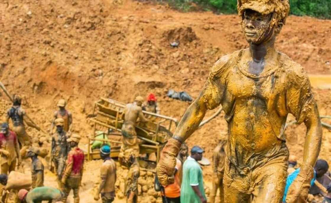 Ghana military investigates soldiers in bed with illegal galamsey operators Ghana military investigates soldiers in bed with illegal galamsey operators