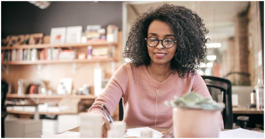 A lady makes calculations about her saving and expenses