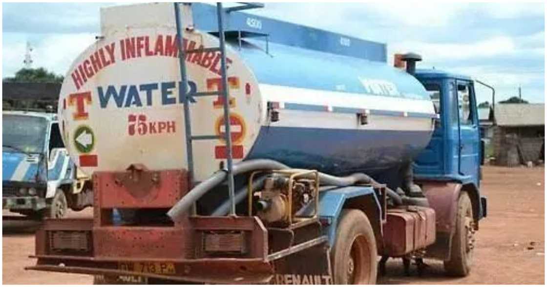 Highly inflammable water truck Highly inflammable water truck