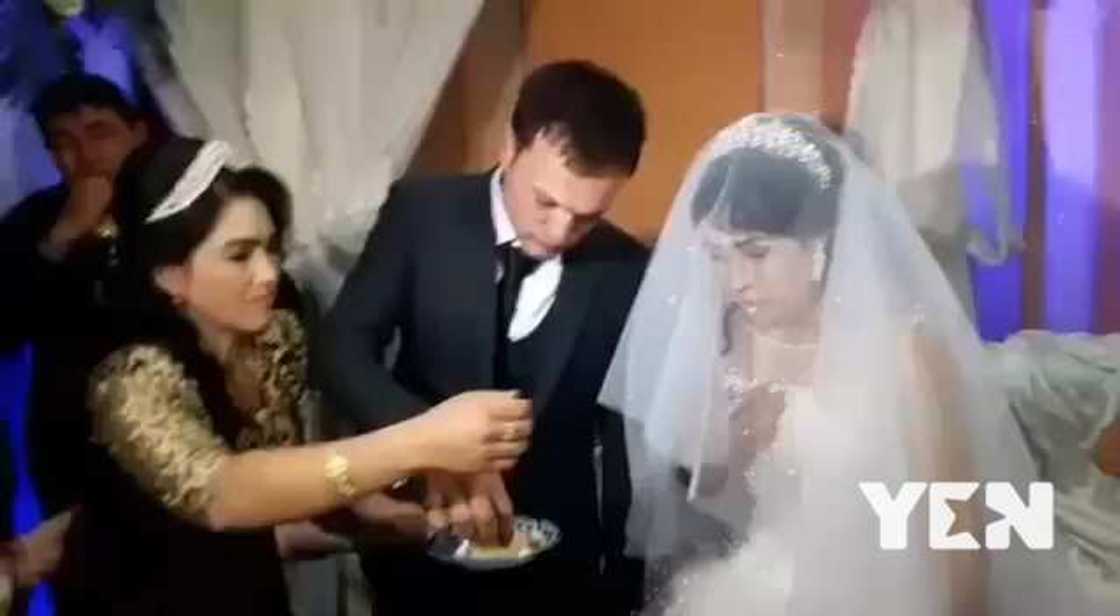 Groom slaps bride for teasing him.with food at their wedding (video) Groom slaps bride for teasing him.with food at their wedding (video)