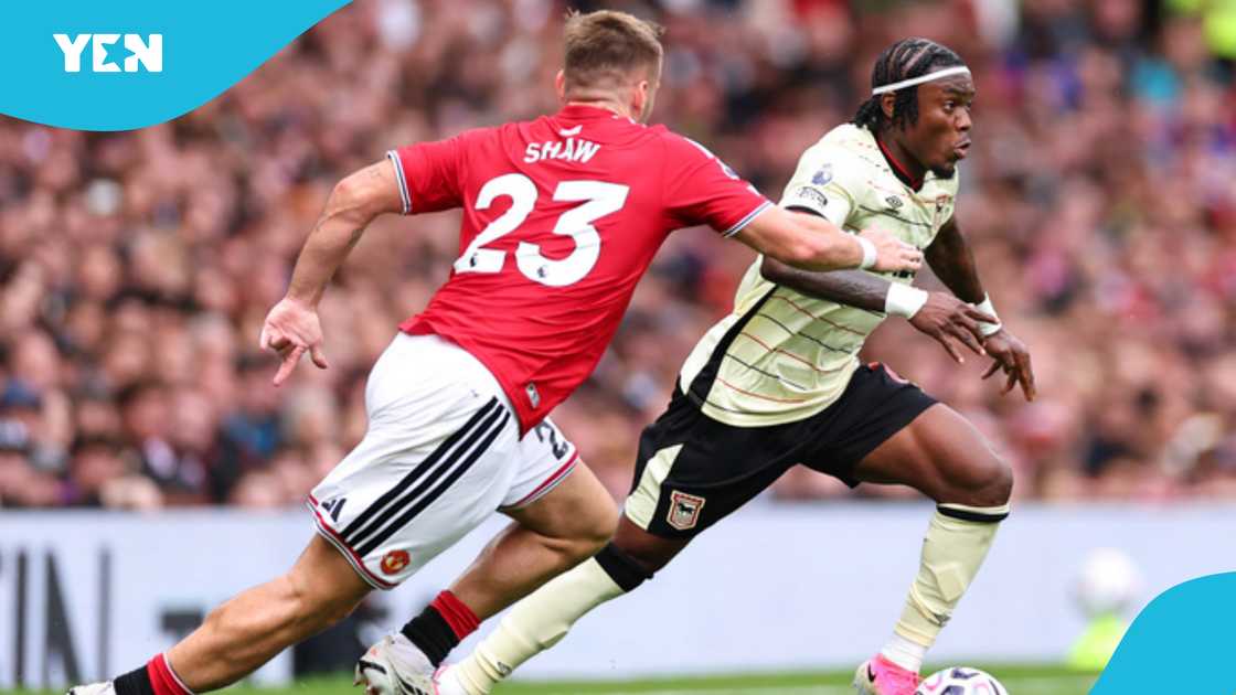 Abdul Fatawu Issahaku, Luke Shaw, Manchester United, Ipswich Town, Premier League, Issahaku assist, Leif Davis, dribbles, football highlights, Ghanaian winger. Abdul Fatawu Issahaku, Luke Shaw, Manchester United, Ipswich Town, Premier League, Issahaku assist, Leif Davis, dribbles, football highlights, Ghanaian winger.