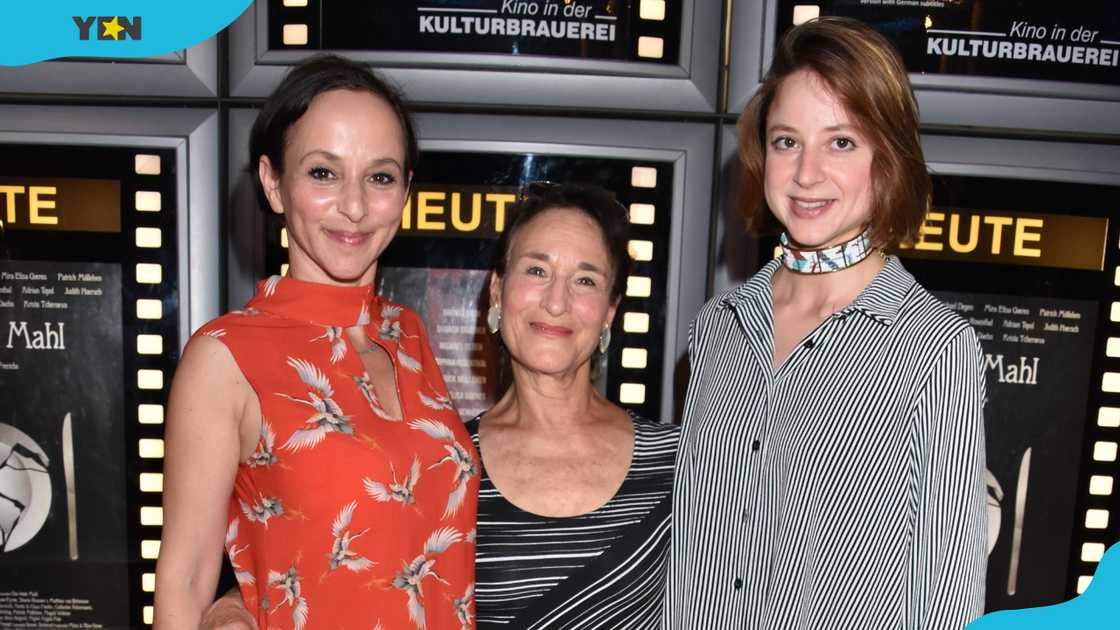 Sharon Brauner (L), Daphna Rosenthal (C) and Sandra von Ruffin (R) during the premiere of 'Das letzte Mahl'. Sharon Brauner (L), Daphna Rosenthal (C) and Sandra von Ruffin (R) during the premiere of 'Das letzte Mahl'.