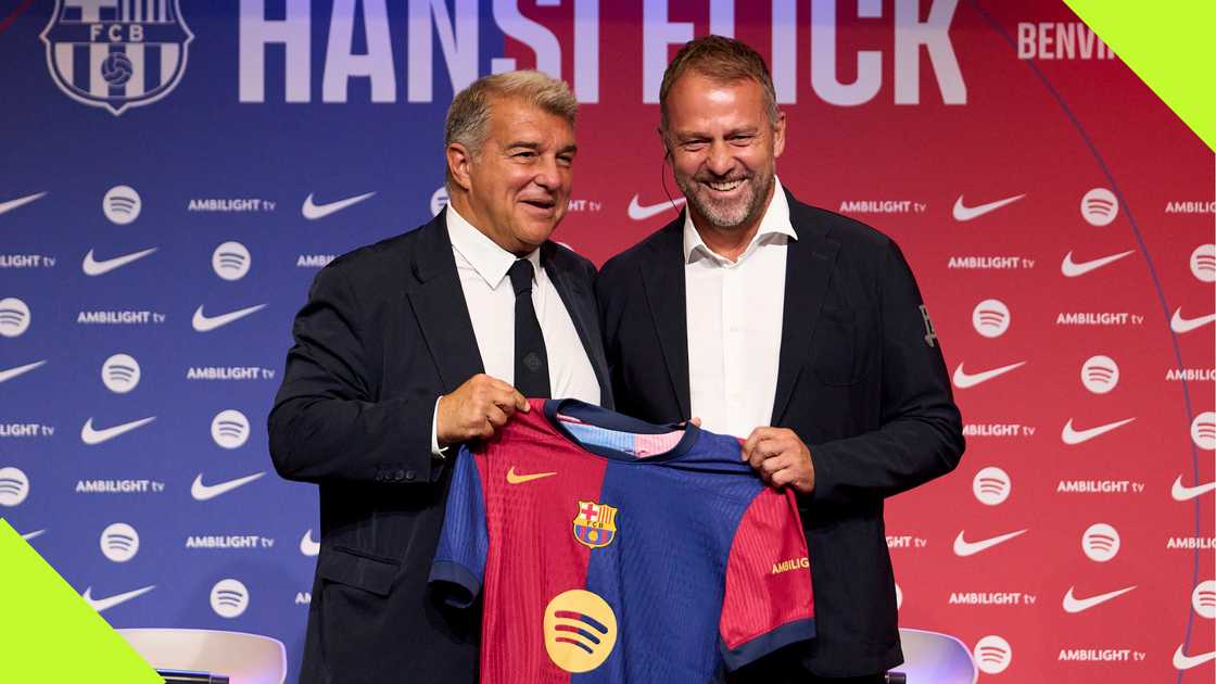 Hansi Flick is presented to the Barcelona audience. Hansi Flick is presented to the Barcelona audience.