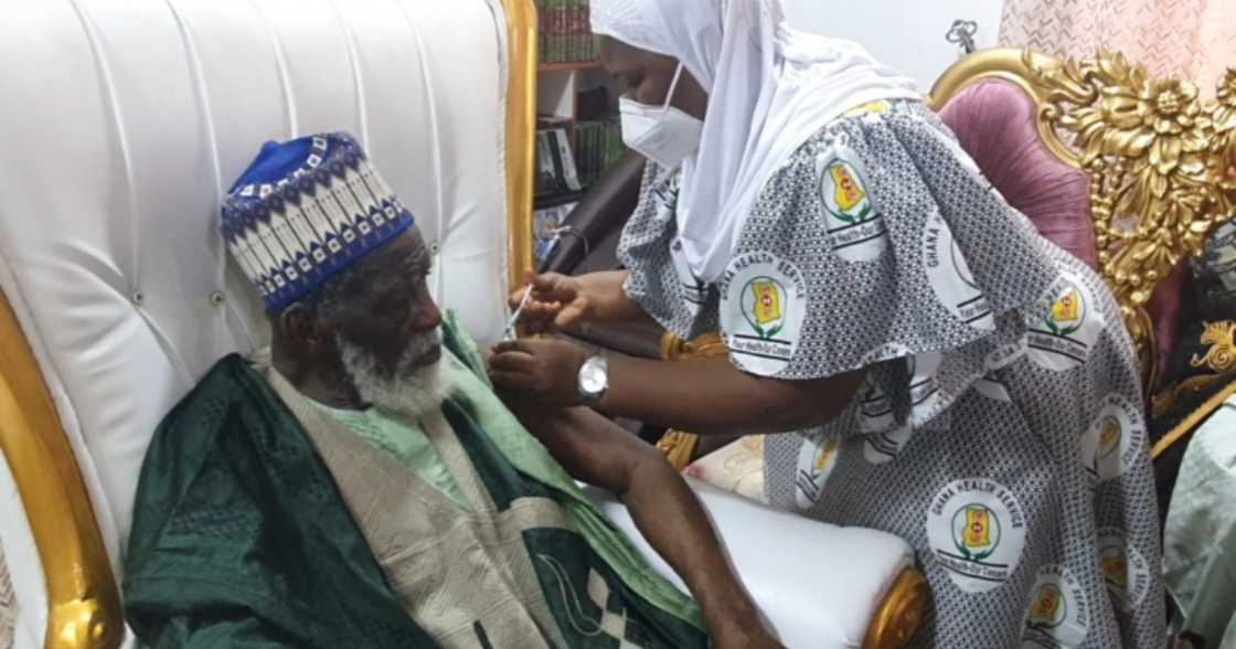 COVID-19 vaccine: National Chief Imam, 2 wives and some Islamic leaders take jab COVID-19 vaccine: National Chief Imam, 2 wives and some Islamic leaders take jab