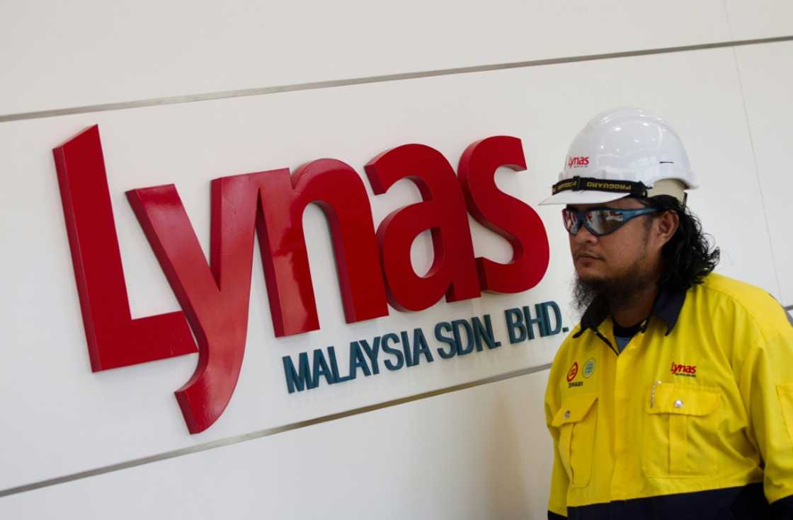 TO GO WITH Malaysia-Australia-China-resources-mining-environment,FOCUS by Julia Zappei
This picture taken on February 2, 2012 shows an engineer walking past a Lynas signboard at the Lynas plant administrative office in Gebeng, some 270 kilometres east of Kuala Lumpur. Australian miner Lynas Corp on February 1, 2012 received a preliminary license to operate the plant in eastern Malaysia, which will process rare earths imported from the Mount Weld mine in Western Australia. AFP PHOTO / Mohd Rasfan TO GO WITH Malaysia-Australia-China-resources-mining-environment,FOCUS by Julia Zappei
This picture taken on February 2, 2012 shows an engineer walking past a Lynas signboard at the Lynas plant administrative office in Gebeng, some 270 kilometres east of Kuala Lumpur. Australian miner Lynas Corp on February 1, 2012 received a preliminary license to operate the plant in eastern Malaysia, which will process rare earths imported from the Mount Weld mine in Western Australia. AFP PHOTO / Mohd Rasfan