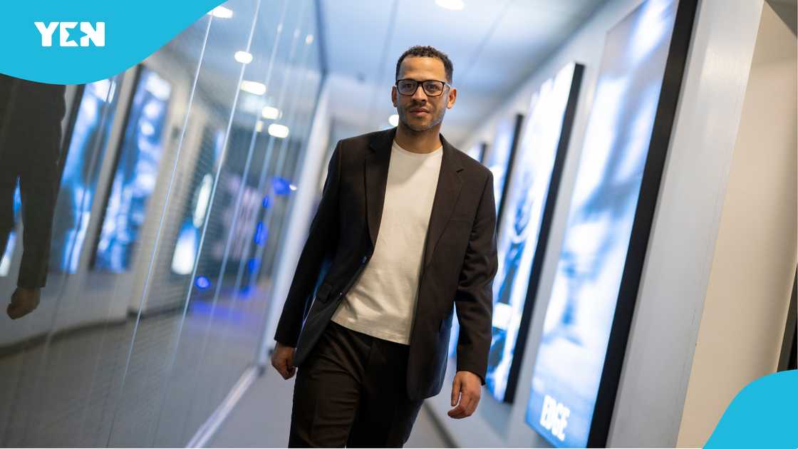 Liam Rosenior, Chris Hughton, Chelsea head coach, Black manager, Premier League, Charlton Athletic, Stamford Bridge, Rosenior's first Chelsea match, Ruud Gullit, Black coaches in Premier League, FA Cup. Liam Rosenior, Chris Hughton, Chelsea head coach, Black manager, Premier League, Charlton Athletic, Stamford Bridge, Rosenior's first Chelsea match, Ruud Gullit, Black coaches in Premier League, FA Cup.