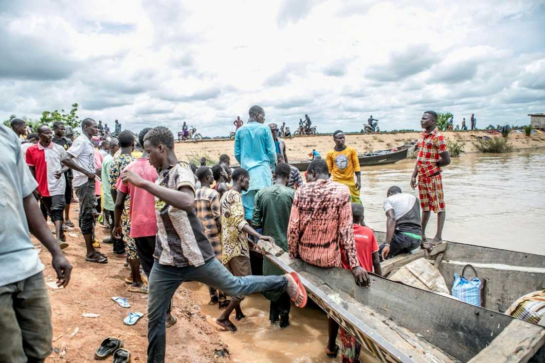 The Niger river crossing is still busy but trucks have to take a dangerous detour The Niger river crossing is still busy but trucks have to take a dangerous detour