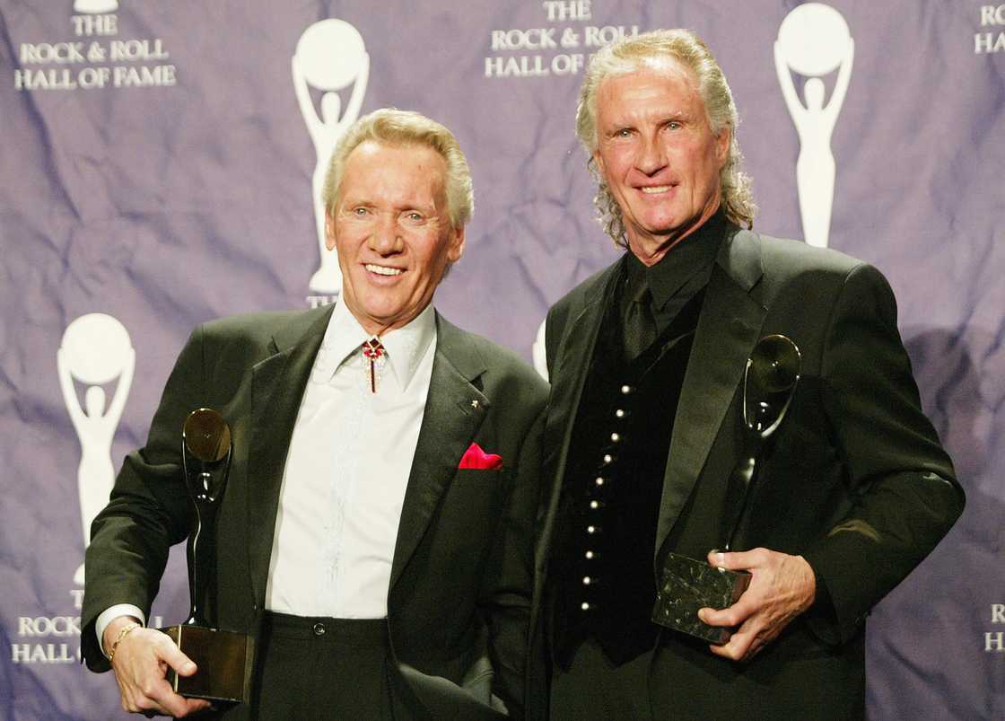 Bobby Hatfield (L) and Bill Medley (R) pose in the pressroom Bobby Hatfield (L) and Bill Medley (R) pose in the pressroom