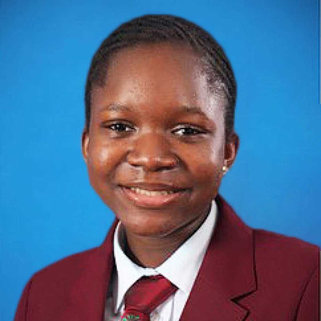 She answered 100 questions in a short time. She answered 100 questions in a short time.