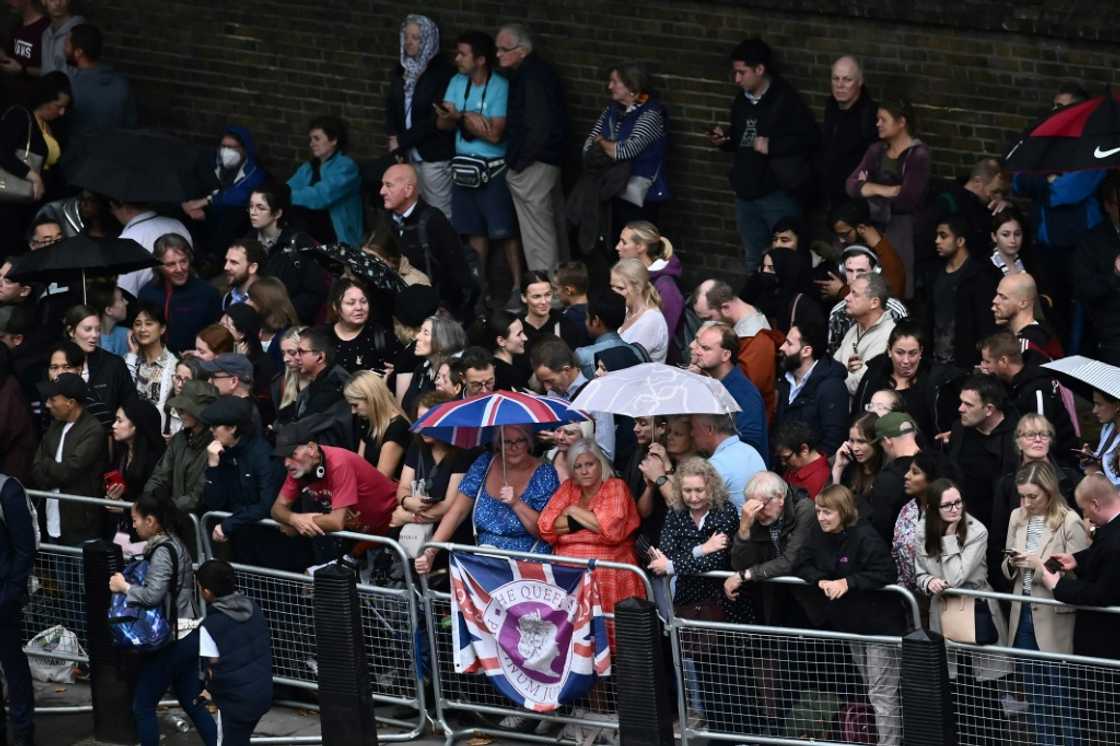 People gathered outside Buckingham Palace to witness the return of the queen's coffin