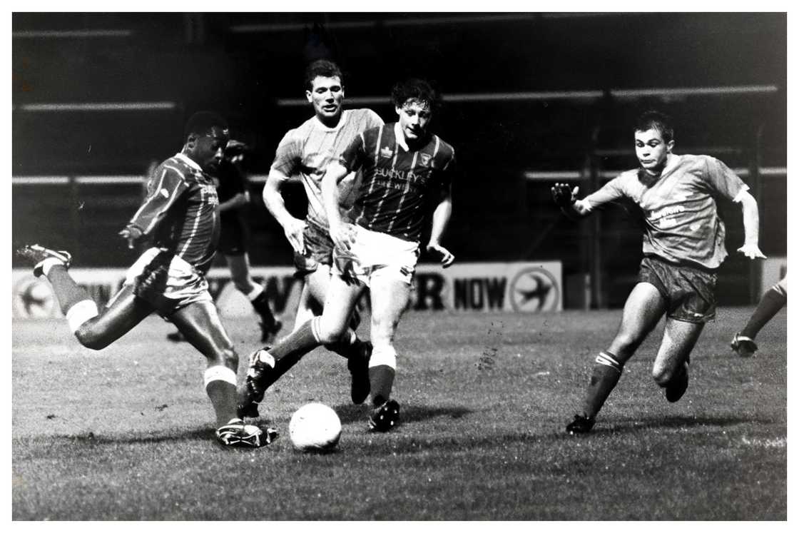 Steve Mardenborough shooting a ball Steve Mardenborough shooting a ball