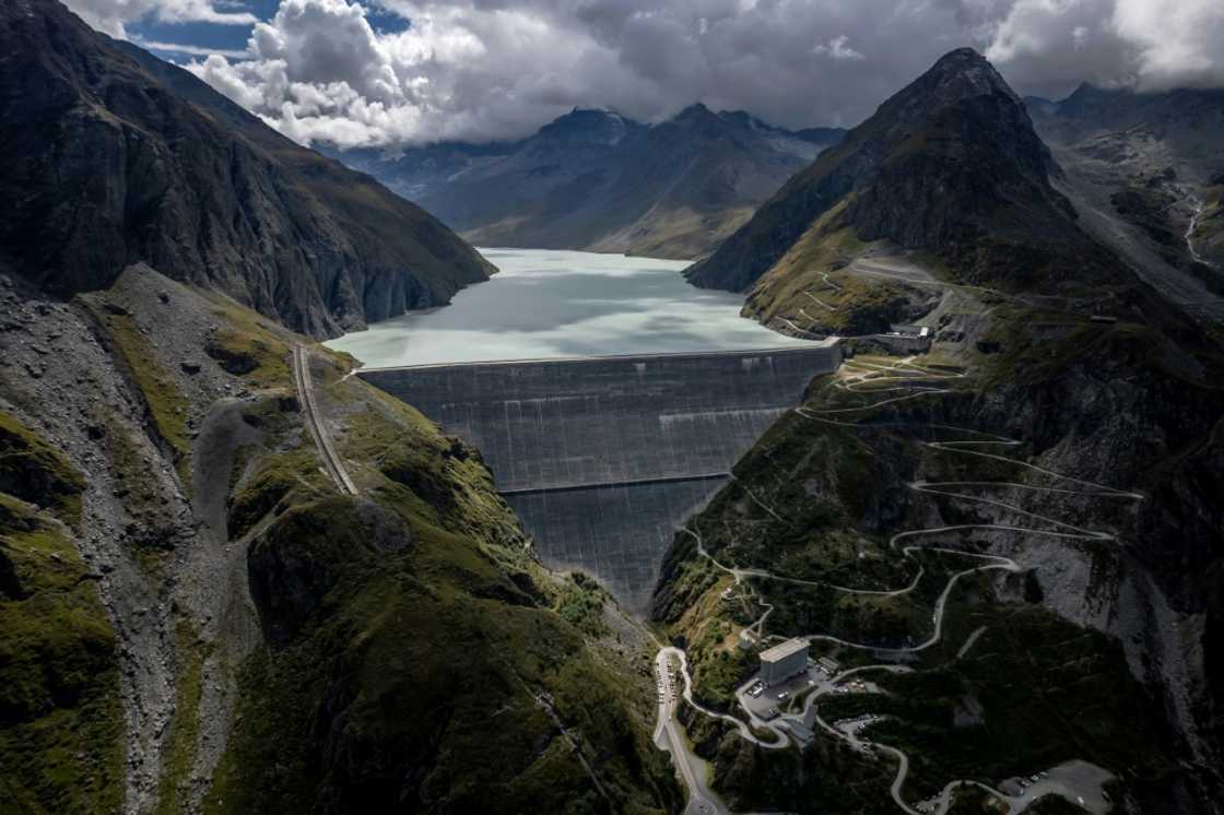 With hundreds of hydropower plants, Switzerland produces more than enough power in the summer months, but it needs to import energy in the winter