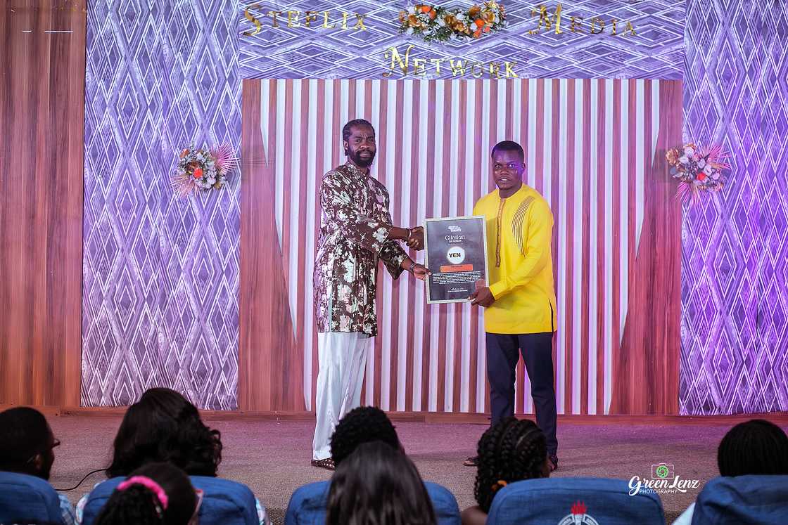 YEN wins at Africa Arts And Achievers Awards YEN wins at Africa Arts And Achievers Awards