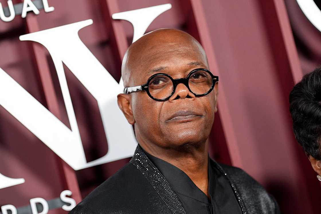 Samuel L. Jackson at an award ceremony in a black attire Samuel L. Jackson at an award ceremony in a black attire