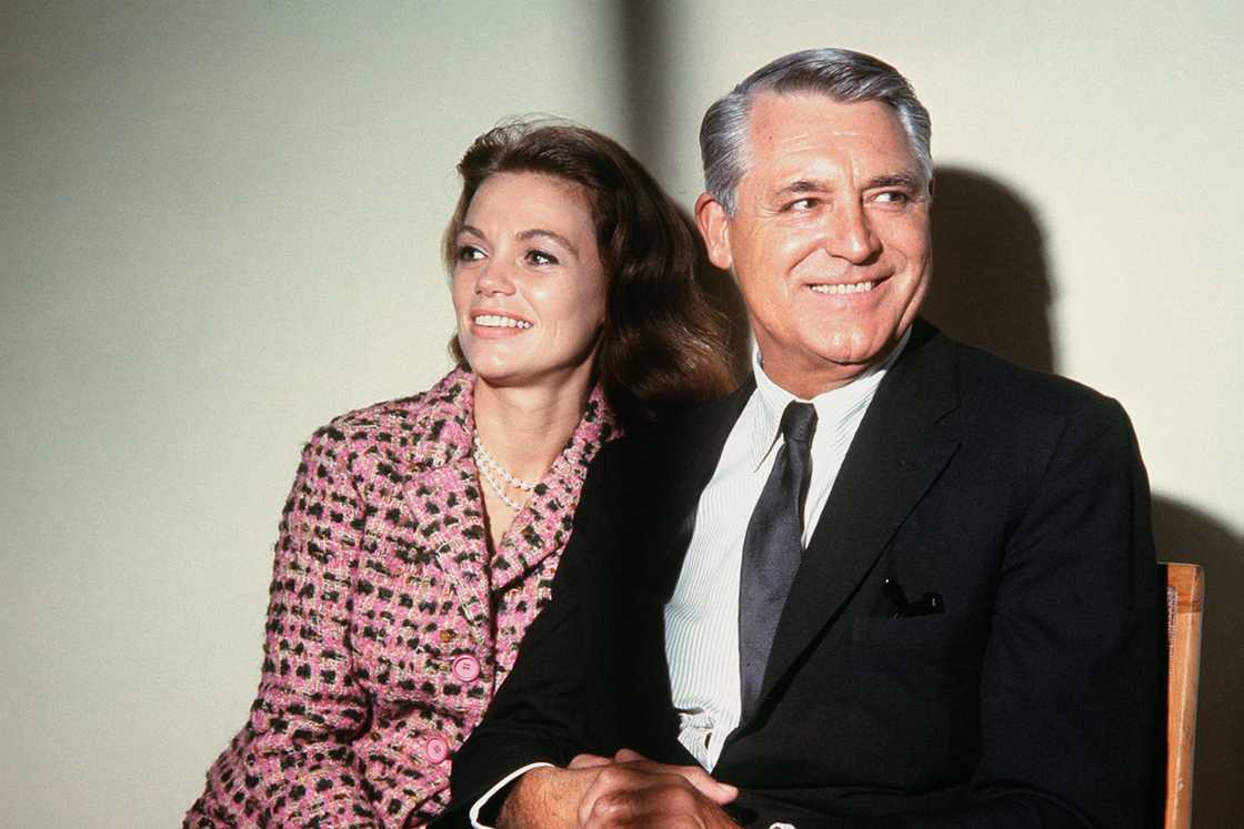 Dyan Cannon (L) and Cary Grant (R) Dyan Cannon (L) and Cary Grant (R)