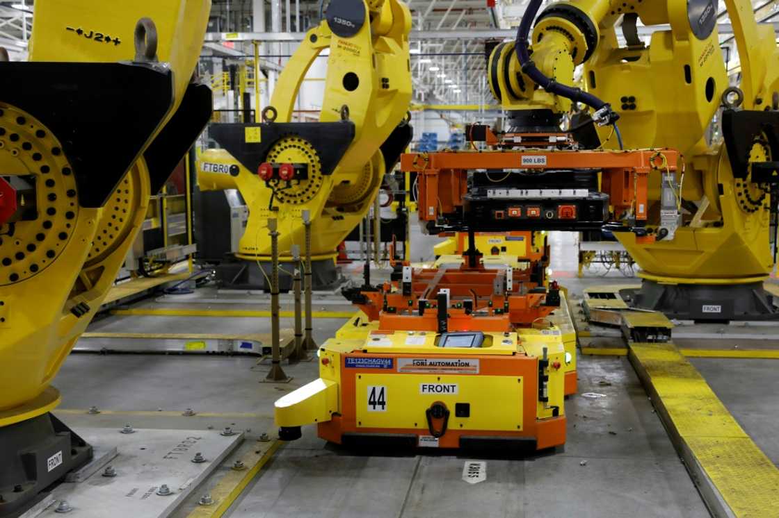 US manufacturers continued to complain about supply chain issues and point to declining orders amid concerns about an economic slowdown US manufacturers continued to complain about supply chain issues and point to declining orders amid concerns about an economic slowdown