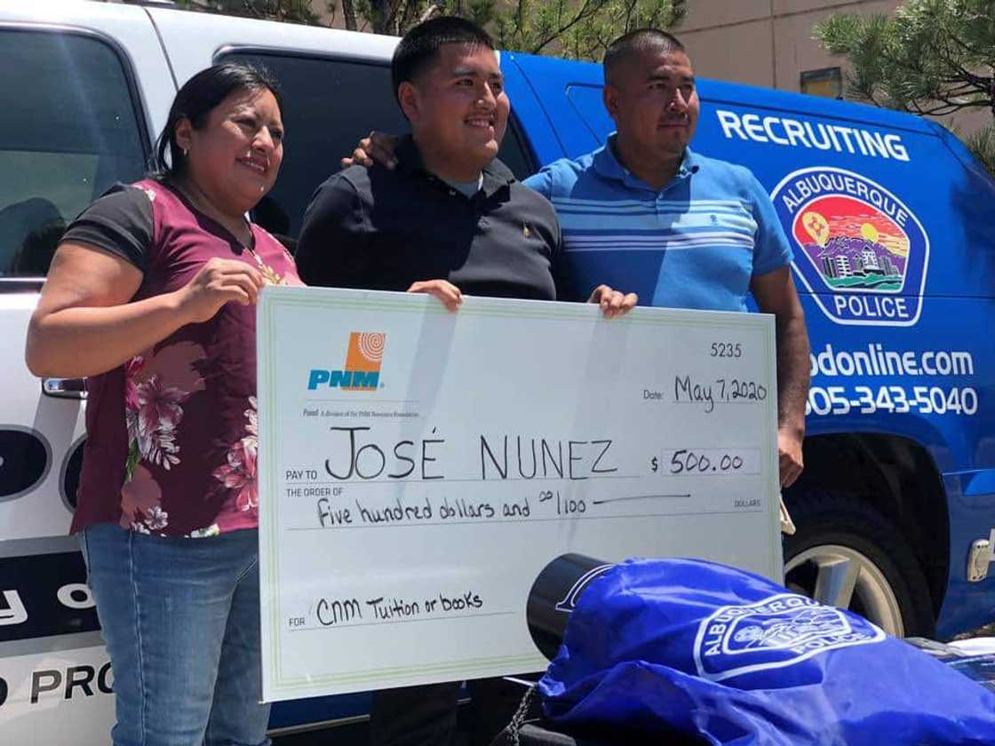 Authorities rewarded a man who returned an estimated R2.5 million after discovering it next to an ATM. Authorities rewarded a man who returned an estimated R2.5 million after discovering it next to an ATM.