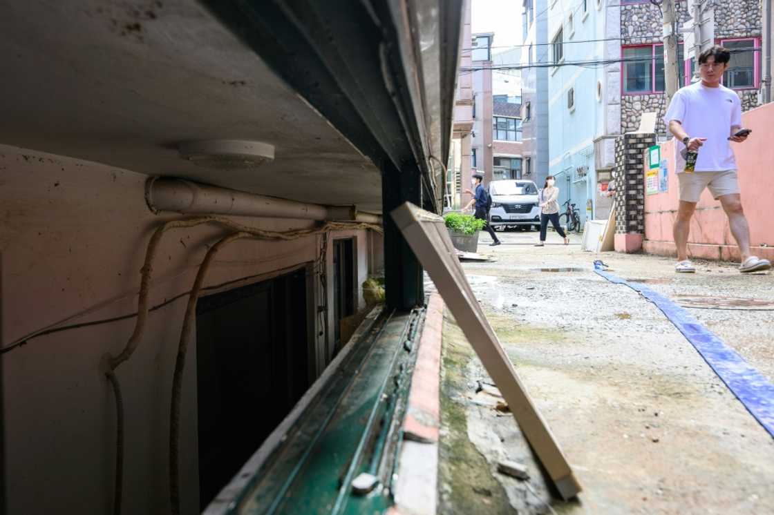 Seoul said it wants to get rid of basement flats -- known as "banjiha" -- which are prone to damp and flooding Seoul said it wants to get rid of basement flats -- known as "banjiha" -- which are prone to damp and flooding