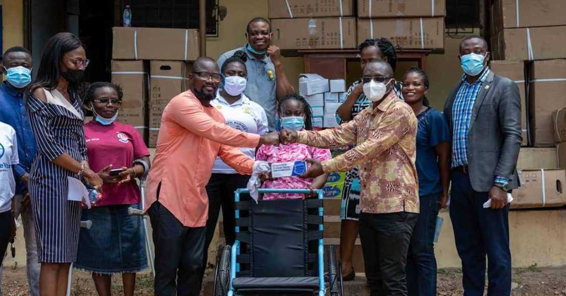 Elizabeth Amoaa: Speciallady and Dan-DeVan donate to District Health Directorate in Asuogyaman-Atimpoku Elizabeth Amoaa: Speciallady and Dan-DeVan donate to District Health Directorate in Asuogyaman-Atimpoku