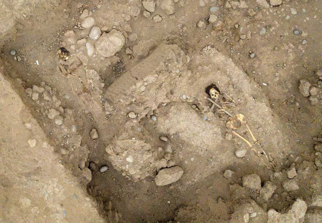 A team of Peruvian archaeologists uncovered three burials from the Spanish colonial period on top of a pre-Hispanic temple A team of Peruvian archaeologists uncovered three burials from the Spanish colonial period on top of a pre-Hispanic temple