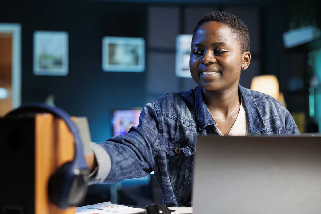 Woman at laptop moderating an online workshop. Woman at laptop moderating an online workshop.