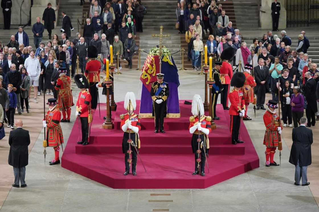 Charles led his siblings, Princess Anne, Prince Andrew and Prince Edward, in a vigil at their mother's coffin Charles led his siblings, Princess Anne, Prince Andrew and Prince Edward, in a vigil at their mother's coffin