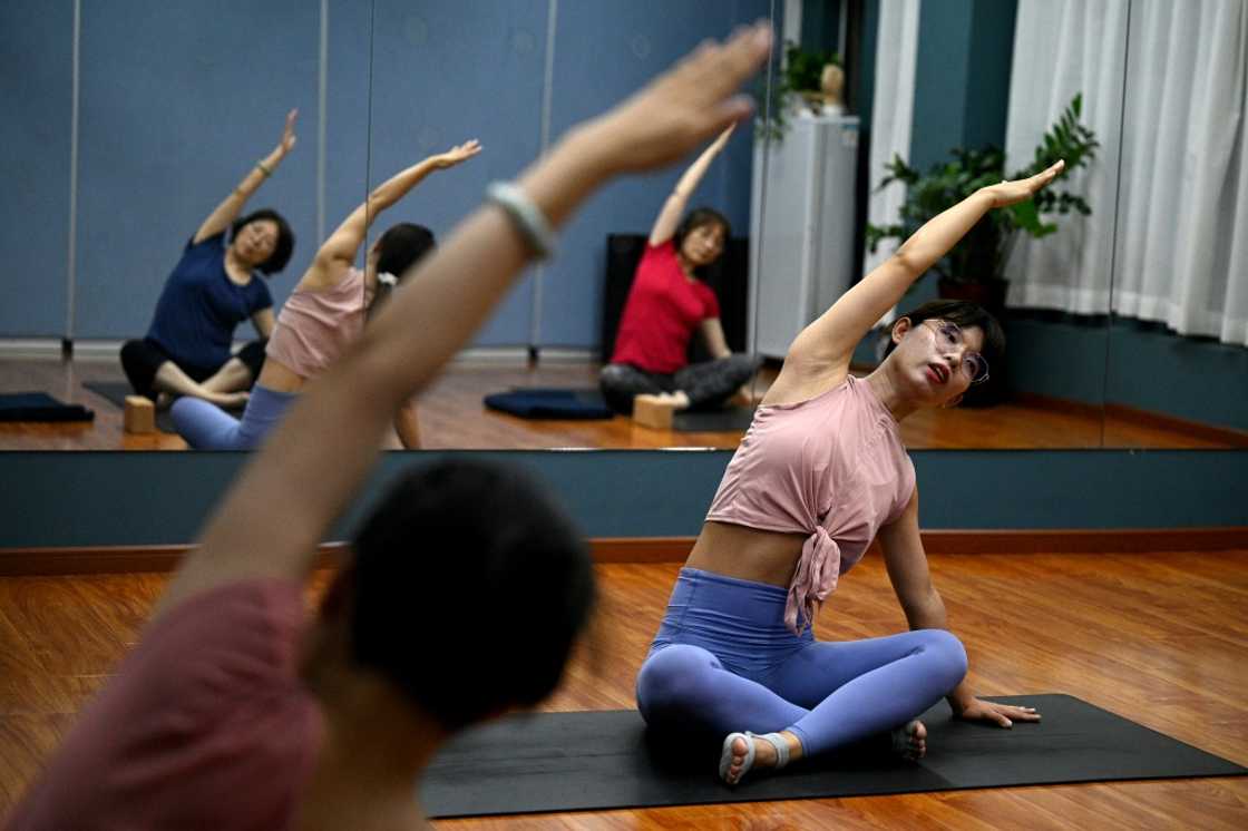 Feng Jing (R) quit her tech job to become a yoga teacher Feng Jing (R) quit her tech job to become a yoga teacher