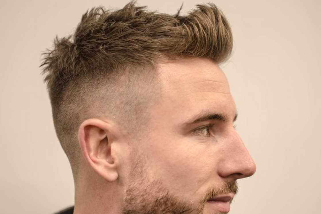 Textured quiff haircut + high skin fade