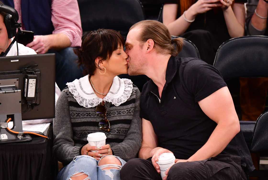 Lily Allen and David Harbour attend New York Knicks v New Orleans Pelicans preseason game Lily Allen and David Harbour attend New York Knicks v New Orleans Pelicans preseason game