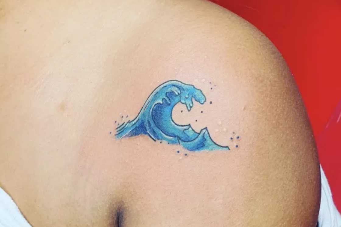 A front shoulder blue wave tattoo A front shoulder blue wave tattoo