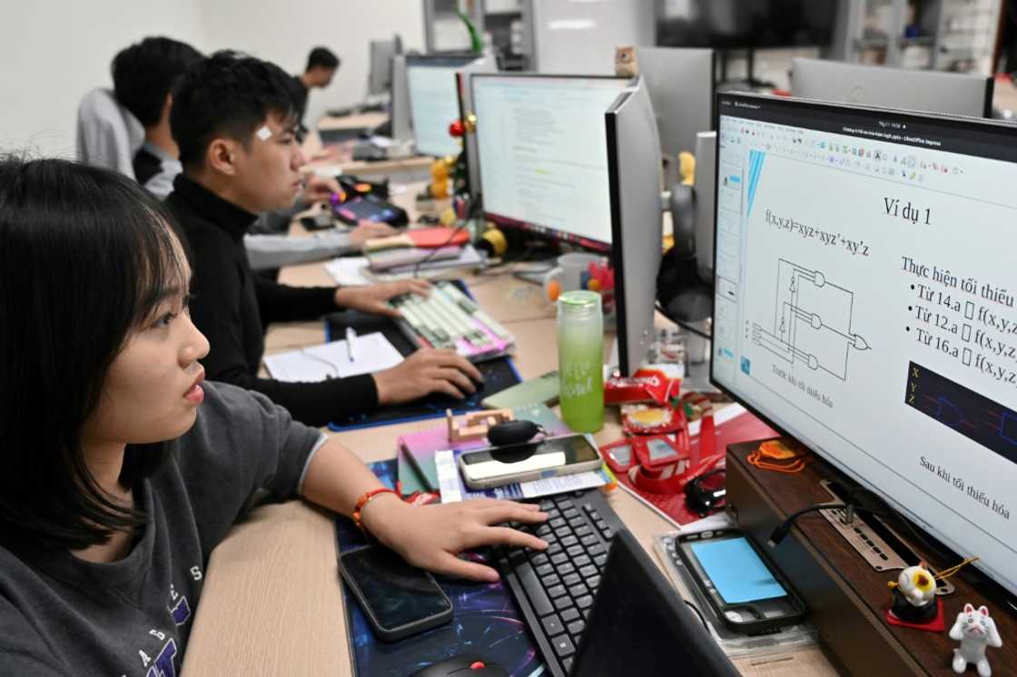 Professors say Vietnam needs to invest in quality training that allows students to gain practical skills demanded by the world's top firms Professors say Vietnam needs to invest in quality training that allows students to gain practical skills demanded by the world's top firms