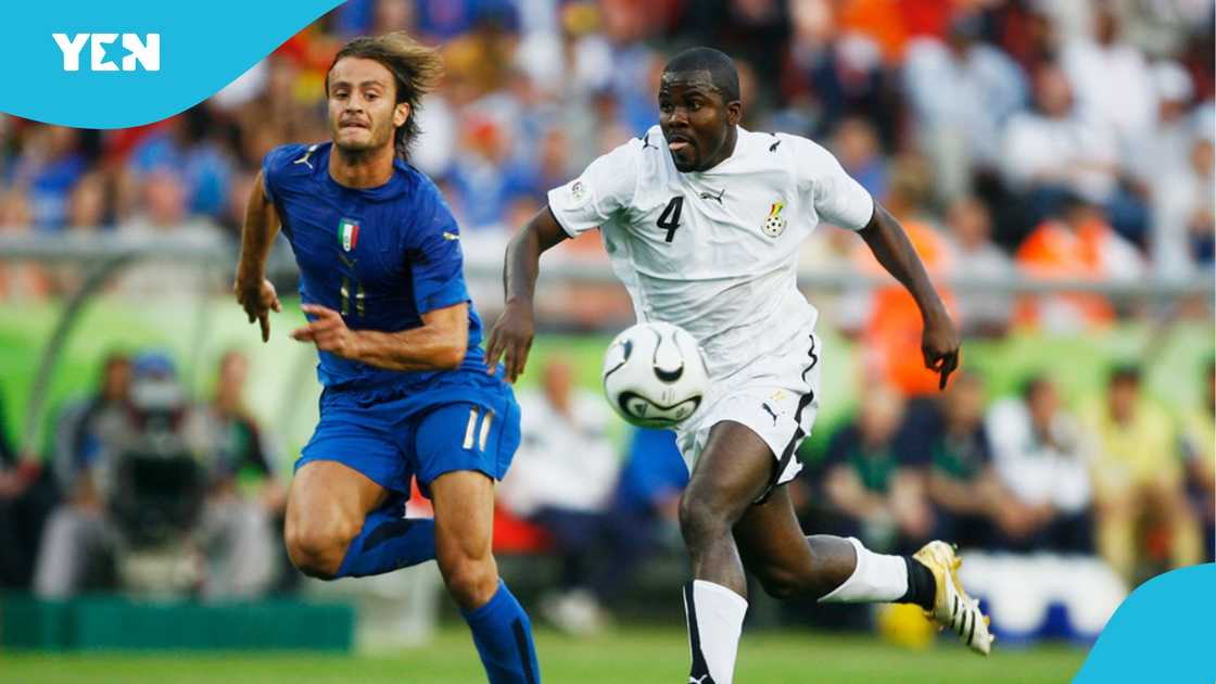 Ghana Legend Sammy Kuffour Delivers Defence Splitting Pass on Grassless Pitch, Video Goes Viral Ghana Legend Sammy Kuffour Delivers Defence Splitting Pass on Grassless Pitch, Video Goes Viral