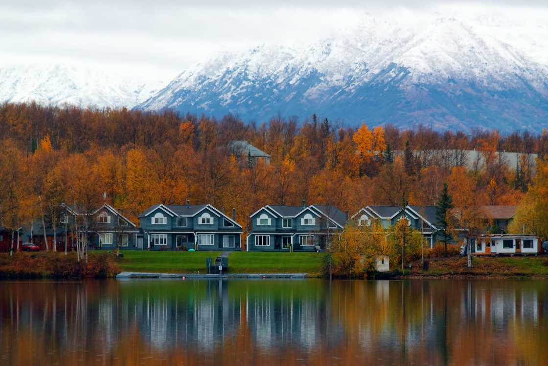 Houses on the shore of the lake in Wasilla, Alaska, USA. Houses on the shore of the lake in Wasilla, Alaska, USA.
