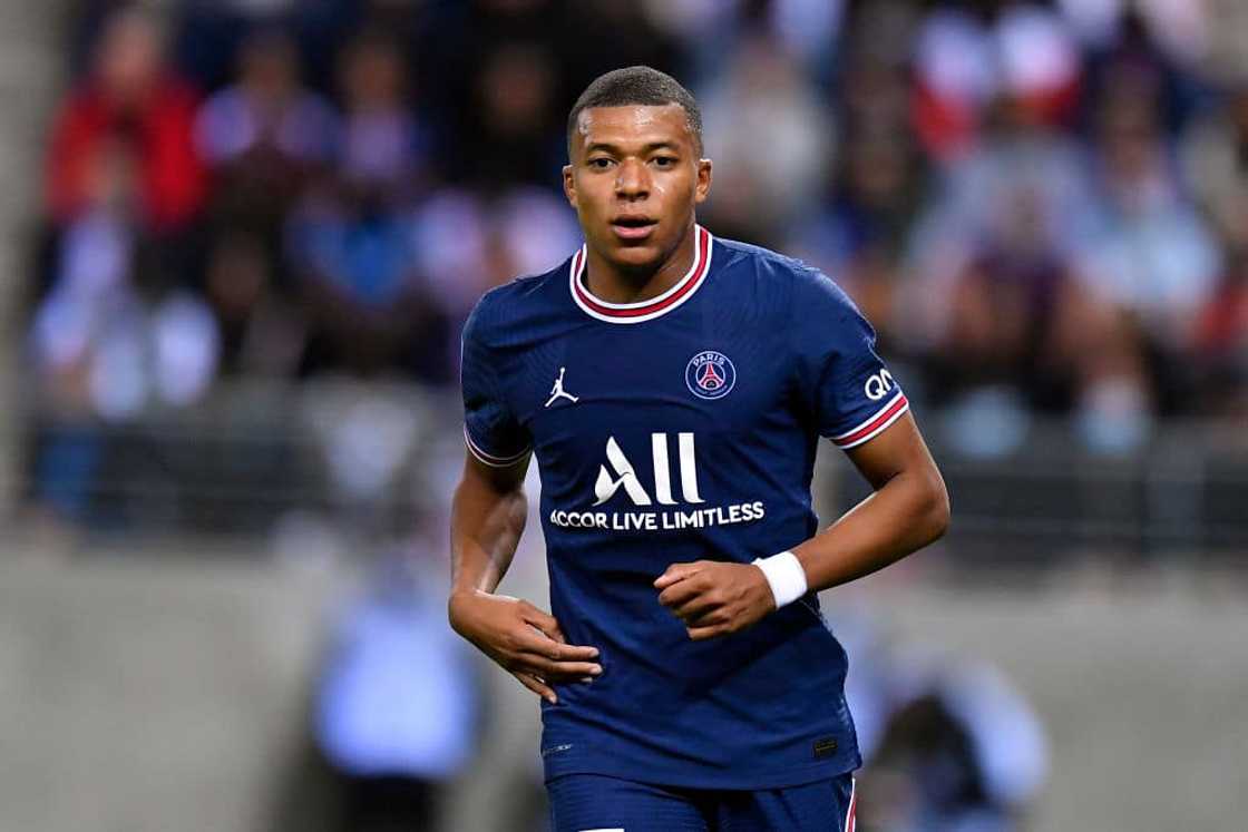 PSG star Mbappe turns down £742,413-per-week contract that could have made him highest-paid player PSG star Mbappe turns down £742,413-per-week contract that could have made him highest-paid player