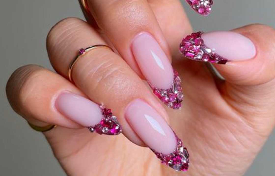 Pink party rhinestone nail designs Pink party rhinestone nail designs