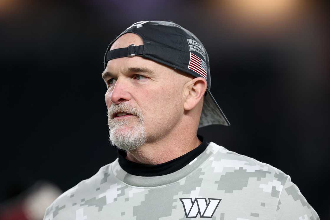 Dan Quinn looks on before the game against the Philadelphia Eagles