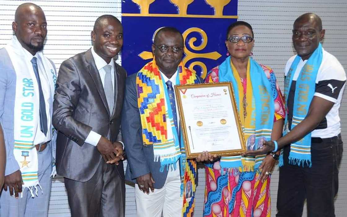 Fake Kofi Annan-UN Awards: Sarkodie, Berla Mundi, D-Black, UG VC and all those 'fooled' by Kwame Fordjour (photos) Fake Kofi Annan-UN Awards: Sarkodie, Berla Mundi, D-Black, UG VC and all those 'fooled' by Kwame Fordjour (photos)
