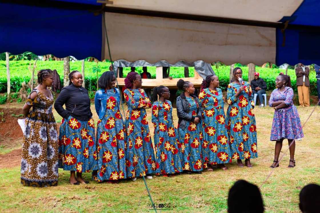 The Ambitious 7: Meet Group of Women Who Contribute To Build, Furnish Houses For Parents The Ambitious 7: Meet Group of Women Who Contribute To Build, Furnish Houses For Parents