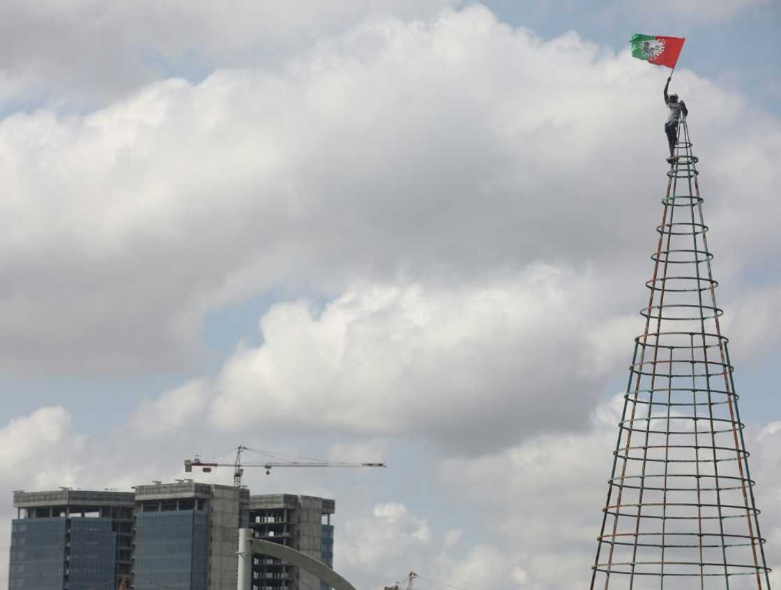 Nigerian elections have often been marked by violence, delays, fraud claims and court challenges Nigerian elections have often been marked by violence, delays, fraud claims and court challenges