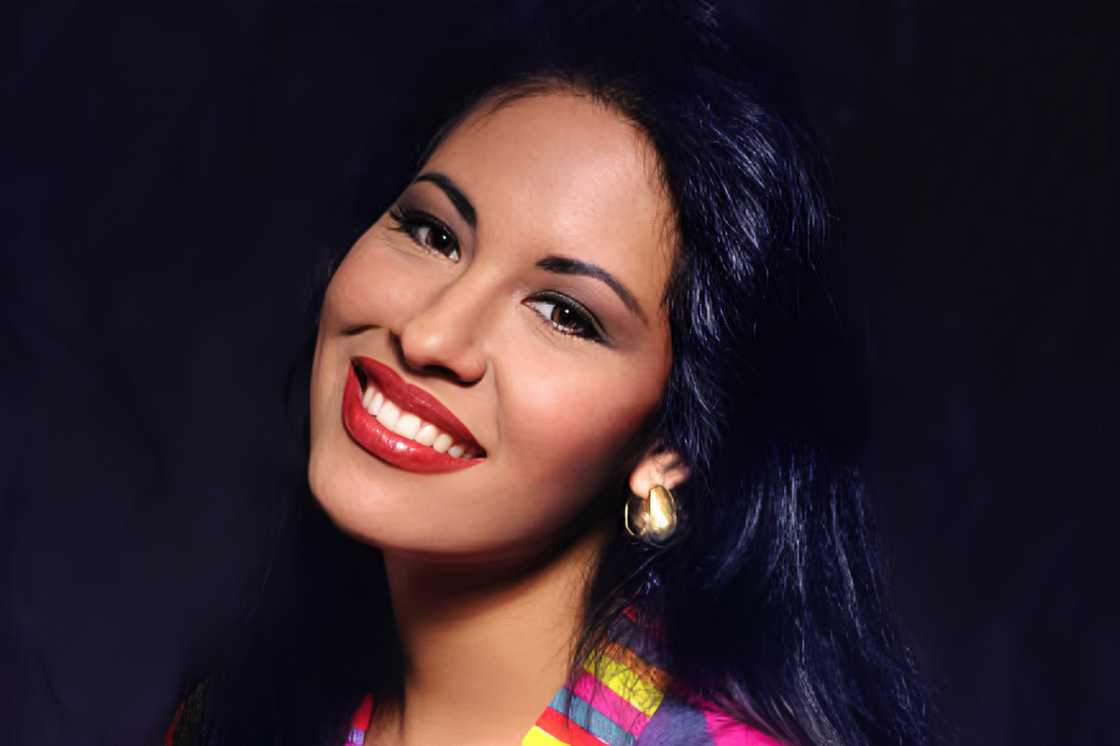 Singer Selena Quintanilla-Pérez poses for a portrait Singer Selena Quintanilla-Pérez poses for a portrait