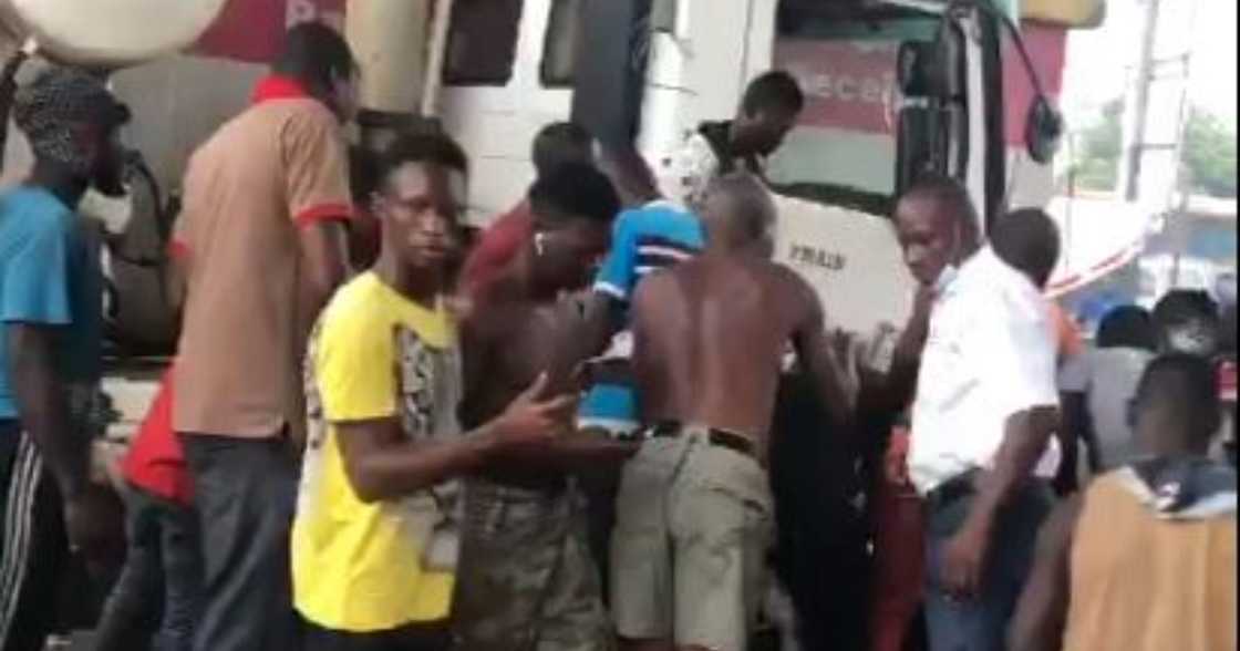 1dead; another injured after truck runs into Accra-Tema motorway tollbooth