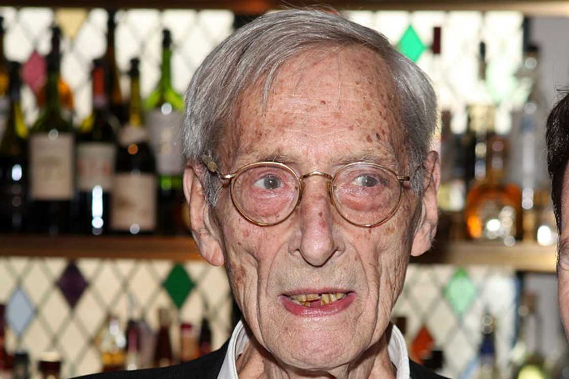 Bruce Reynolds in glasses Bruce Reynolds in glasses