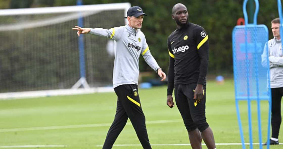 Thomas Tuchel and Romelu Lukaku of Chelsea during a training session at Chelsea Training Ground on September 16, 2021 in Cobham, England. (Photo by Darren Walsh/Chelsea FC via Getty Images) Thomas Tuchel and Romelu Lukaku of Chelsea during a training session at Chelsea Training Ground on September 16, 2021 in Cobham, England. (Photo by Darren Walsh/Chelsea FC via Getty Images)