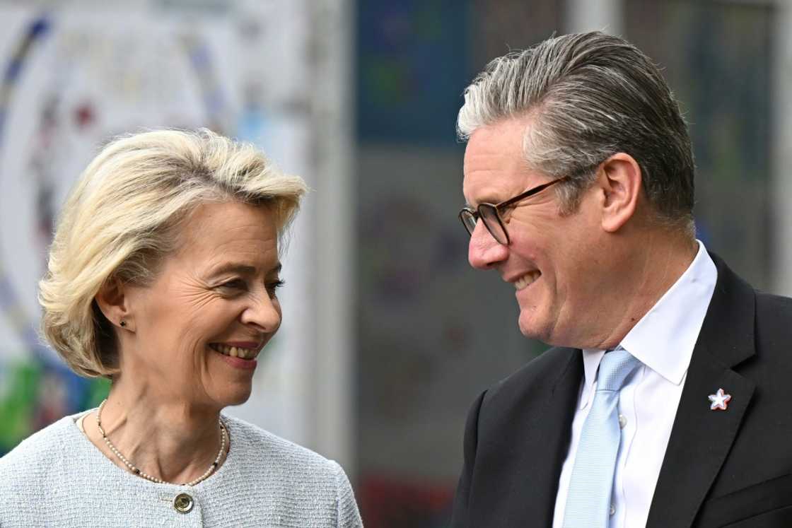 PM Starmer (R) will sit down with Ursula von der Leyen and other top EU officials