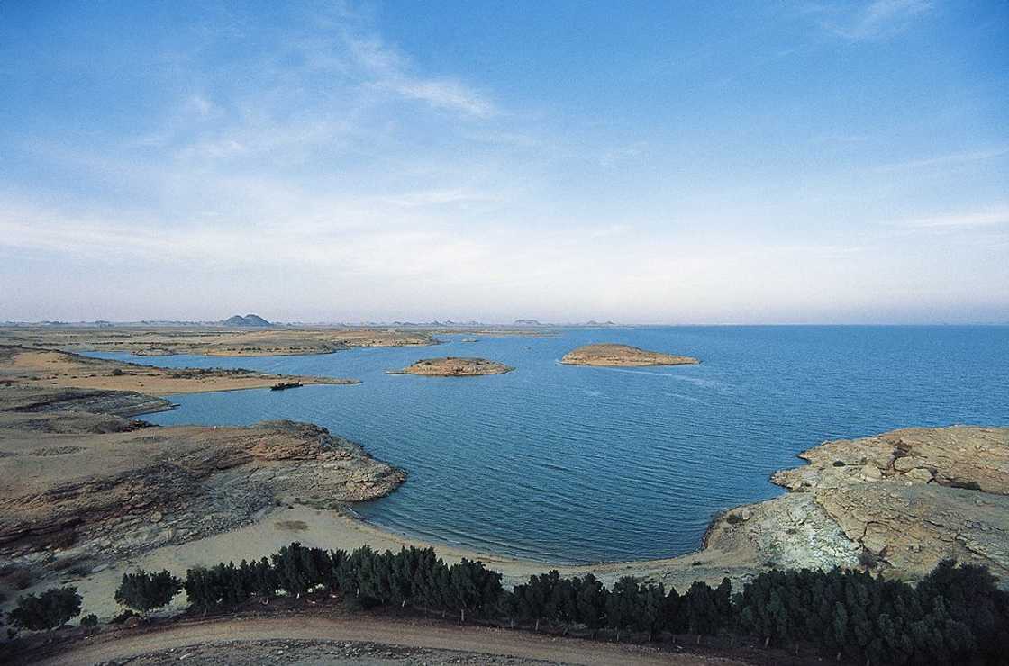 largest man made lake in the world