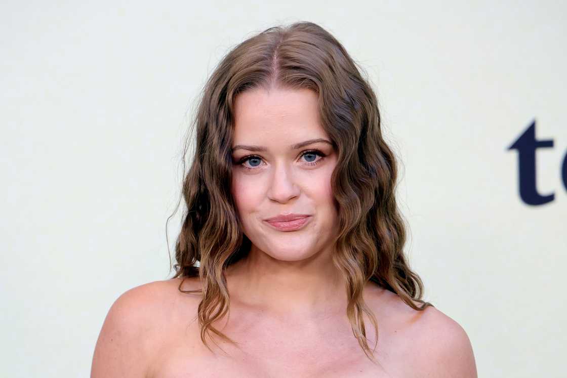 Ava Phillippe in curly hair